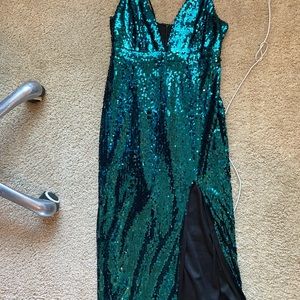 Green Lulus dress